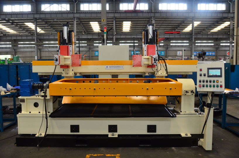 桥壳直缝双枪埋弧焊接专机1